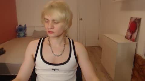 Snapshot of oliver_sweet_ chatting on March 2, 2026, 12:24 am Oliver online show from March 2, 2026, 12:24 am