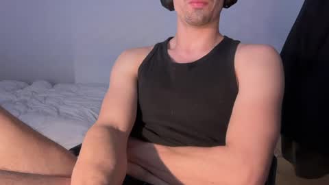 oliverbisbis1 online show from April 15, 2026, 9:59 pm