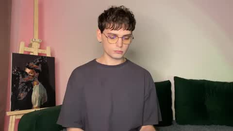 Snapshot of oliverlawrence chatting on June 3, 2026, 7:19 pm oliverlawrence online show from June 3, 2026, 7:19 pm