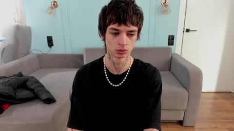 oliverrgroove online show from December 27, 2024, 8:24 am