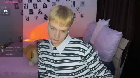 oliver online show from October 23, 2025, 1:54 pm