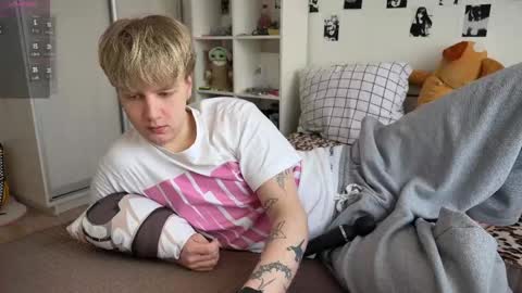 oliver online show from April 17, 2026, 9:01 am