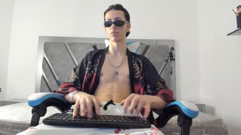 oliverthompson_01 online show from January 9, 2025, 5:44 am