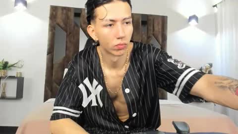oliverthompson_01 online show from September 11, 2025, 12:05 pm