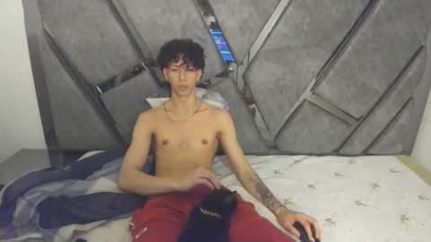 oliverthompson_01 online show from October 2, 2025, 6:20 am