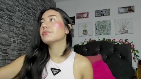 Snapshot of olivia22love chatting on March 5, 2025, 11:28 am ..................................... 500 am- 1200 pm GMT-5 online show from March 5, 2025, 11:28 am