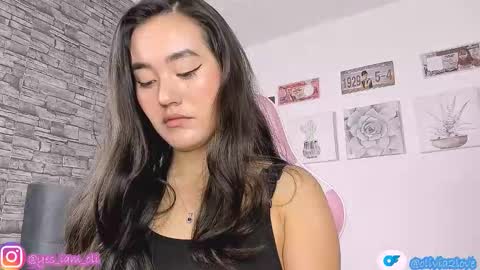 Snapshot of olivia22love chatting on September 9, 2025, 12:05 pm ..................................... 500 am- 1200 pm GMT-5 online show from September 9, 2025, 12:05 pm