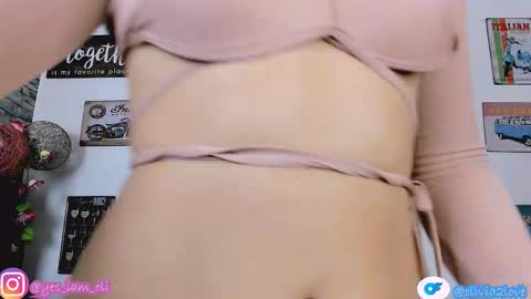 Snapshot of olivia22love chatting on September 15, 2025, 1:00 pm ..................................... 500 am- 1200 pm GMT-5 online show from September 15, 2025, 1:00 pm