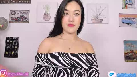 Snapshot of olivia22love chatting on October 1, 2025, 12:44 pm ..................................... 500 am- 1200 pm GMT-5 online show from October 1, 2025, 12:44 pm