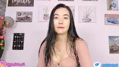 Snapshot of olivia22love chatting on October 16, 2025, 3:35 pm ..................................... 500 am- 1200 pm GMT-5 online show from October 16, 2025, 3:35 pm