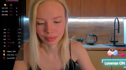 Snapshot of olivia_bells chatting on April 10, 2026, 10:14 pm Olivia 3 online show from April 10, 2026, 10:14 pm