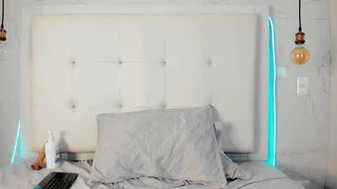  olivia  online show from November 21, 2025, 9:13 pm