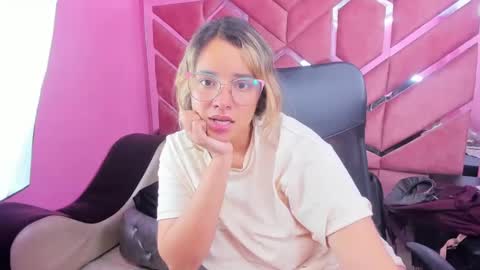  OLIVIA  online show from February 9, 2025, 9:37 am