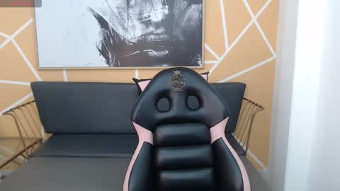 Snapshot of olivia_russo chatting on February 5, 2026, 8:13 pm Olivia online show from February 5, 2026, 8:13 pm