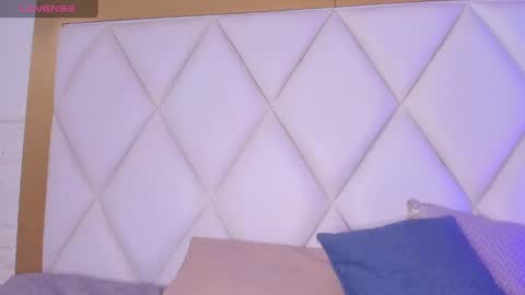 OLIVIA online show from February 4, 2025, 1:23 am