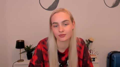 oliviaBeauty online show from October 3, 2025, 8:39 pm
