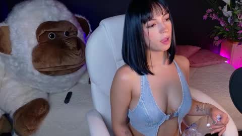 Snapshot of oliviamcneill chatting on January 30, 2025, 2:06 am Olivia Mcneill  online show from January 30, 2025, 2:06 am