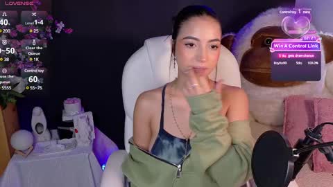 Snapshot of oliviamcneill chatting on February 7, 2025, 12:39 pm Olivia Mcneill  online show from February 7, 2025, 12:39 pm