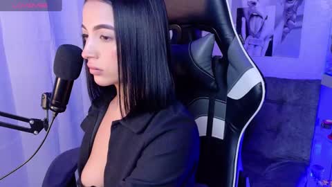 Snapshot of oliviamcneill chatting on March 7, 2025, 3:19 am Olivia Mcneill  online show from March 7, 2025, 3:19 am