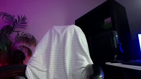 Olivia Owens online show from February 26, 2025, 9:21 am