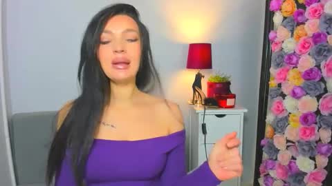 OliviaWomen online show from November 15, 2025, 6:44 am