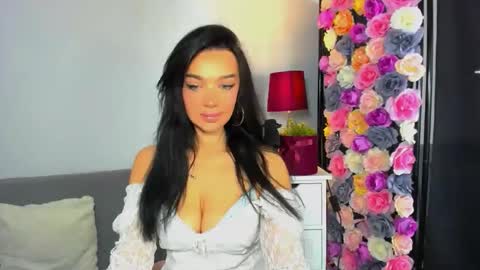 OliviaWomen online show from December 17, 2025, 7:25 am