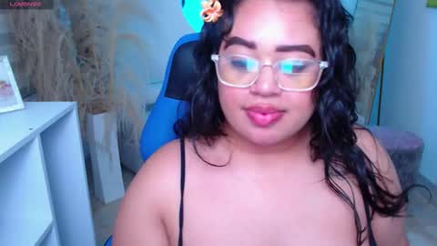 oliviia_cute online show from October 14, 2025, 1:06 am