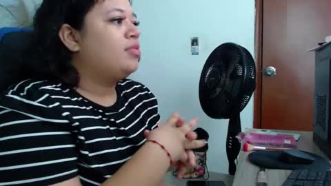 oliviia_cute online show from November 3, 2025, 5:09 am