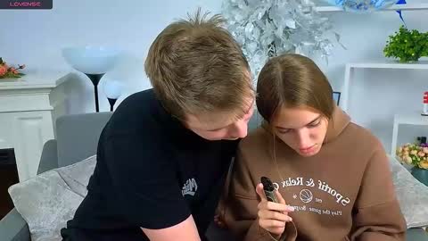 Olli and Stiw online show from December 5, 2025, 8:34 am