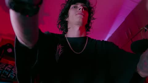     online show from October 22, 2025, 3:18 am