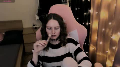 on_yxxx online show from November 13, 2025, 9:14 pm