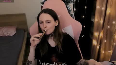 on_yxxx online show from December 17, 2025, 4:46 pm