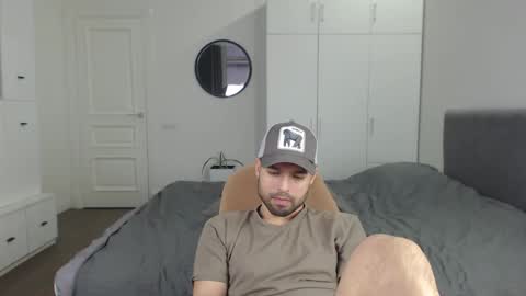 onebestlover online show from February 25, 2025, 3:05 pm