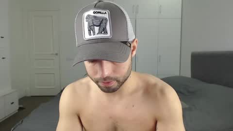 onebestlover online show from March 3, 2025, 12:27 pm