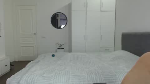 onebestlover online show from March 7, 2025, 3:28 pm