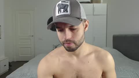 onebestlover online show from March 10, 2025, 8:48 am