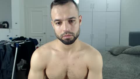 onebestlover online show from December 1, 2025, 5:45 am