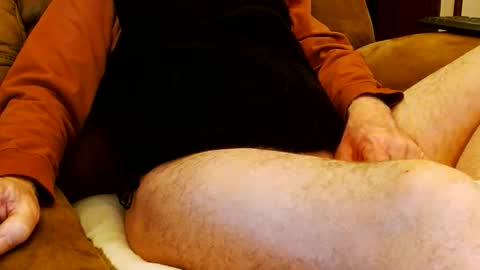 Snapshot of onehanglow chatting on February 4, 2026, 1:00 am Butch online show from February 4, 2026, 1:00 am