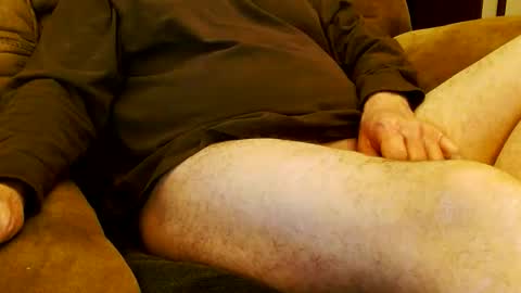 Snapshot of onehanglow chatting on February 18, 2026, 3:13 am Butch online show from February 18, 2026, 3:13 am