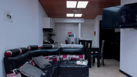 YIN MIGUEL online show from May 13, 2026, 4:59 pm