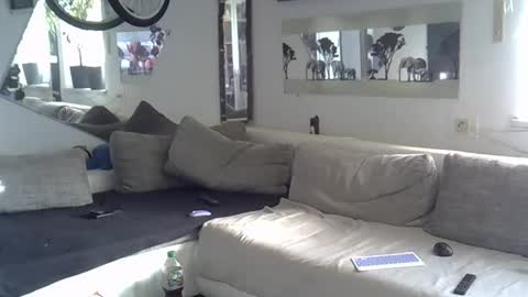 .....mICha..... online show from September 19, 2025, 7:10 am