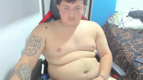 Snapshot of onewhiteboichub chatting on February 17, 2025, 7:42 pm Andres INDEPENDENT MODEL online show from February 17, 2025, 7:42 pm