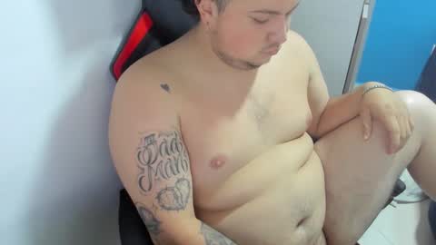 Snapshot of onewhiteboichub chatting on October 24, 2025, 1:51 pm Andres INDEPENDENT MODEL online show from October 24, 2025, 1:51 pm