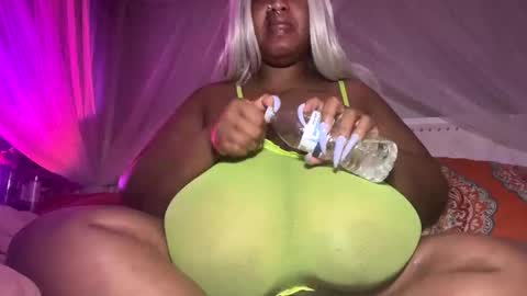 onlineerica online show from April 13, 2026, 4:51 am