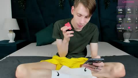 Erick  online show from November 10, 2025, 8:02 am