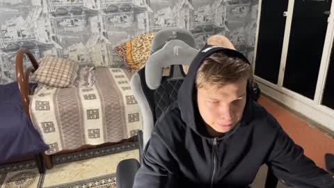 Snapshot of oofcblesssexx chatting on December 10, 2024, 9:44 am bless god online show from December 10, 2024, 9:44 am