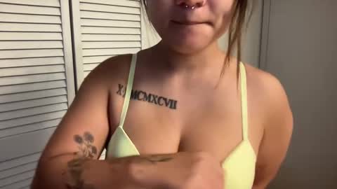 Snapshot of oohhellothere chatting on September 23, 2025, 5:54 am Miss Girly online show from September 23, 2025, 5:54 am