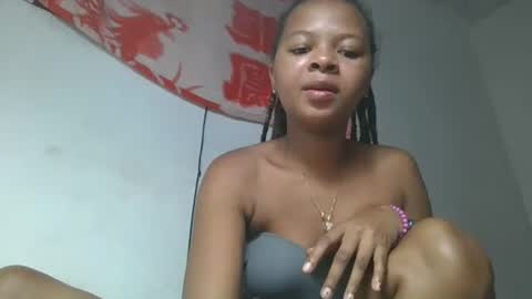 Snapshot of ornellahhh chatting on October 19, 2025, 12:33 am ornellahhh online show from October 19, 2025, 12:33 am