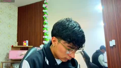 Snapshot of osamu_tay chatting on June 9, 2026, 3:18 am osamu_tay online show from June 9, 2026, 3:18 am