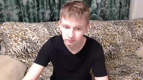 Snapshot of oscar_bell chatting on February 28, 2025, 9:44 pm Oscar online show from February 28, 2025, 9:44 pm